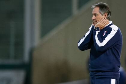 Ariel Holan no quería irse de su querido Independiente; fue cesanteado por la dirigencia.