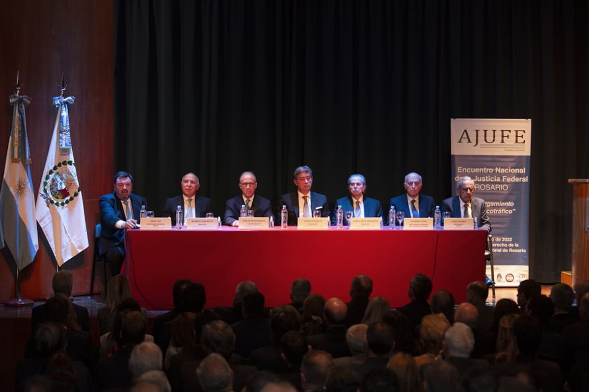 Ariel Lijo, con los ministros de la Corte Suprema, en un encuentro de jueces celebrado en Rosario
