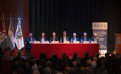 Ariel Lijo, con los ministros de la Corte Suprema, en un encuentro de jueces celebrado en Rosario