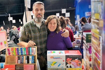 Ariel Marcel y Gloria Claro, los creadores de Tinkuy, una experiencia lúdica que amalgama el amor por las historias con las ganas de encontrarse