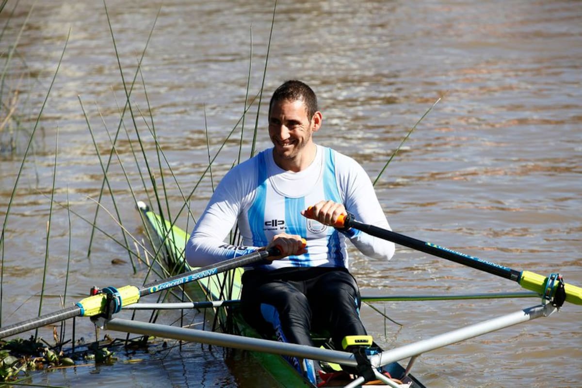 Ariel Suárez no pudo contener la emoción por remar de nuevo el 10 de agosto del año pasado