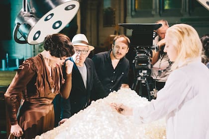 Arias y parte del equipo de Fanny camina, película que terminó de rodar en agosto sobre la vida de Fanny Navarro