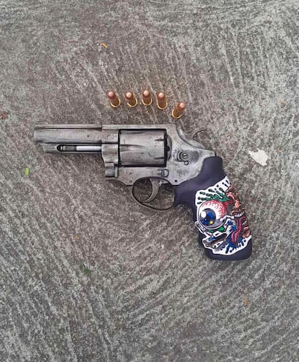 Arma retenida en el operativo en el hospital Guayas