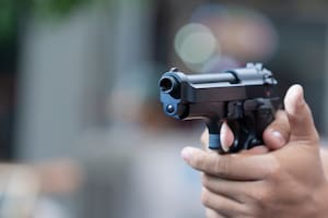 Arma; revólver; disparo; pistola; arma de fuego; tiro; tiro al blanco; Política