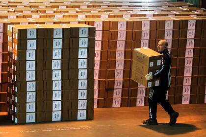 Armado de Urnas en el galpón del Juzgado Electoral de la Provincia de Buenos Aires
