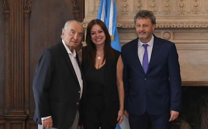 Armando Cavalieri, con la ministra Sandra Pettovello y el exsecretario de Trabajo Omar Yasín; fue en el inincio de la gestión de Milei