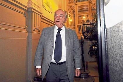 Armando Cavalieri anunció un aumento salarial y los empresarios lo desmintieron; las cámaras no aceptaron la mediación de Moroni, que dictará la conciliación para evitar un paro