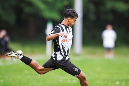 Armando Güner, jugando para Borussia Mönchengladbach durante el 2024