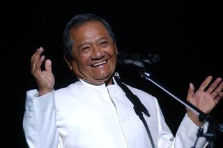 La tristeza por ver llover solo, sin su amada y la más romántica de las canciones de Manzanero