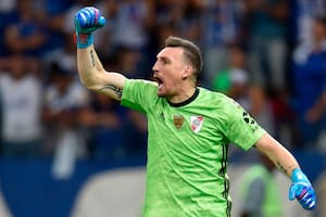 Armani cumple 200 partidos en River: sus marcas doradas y el podio con guantes al que está a punto de ingresar