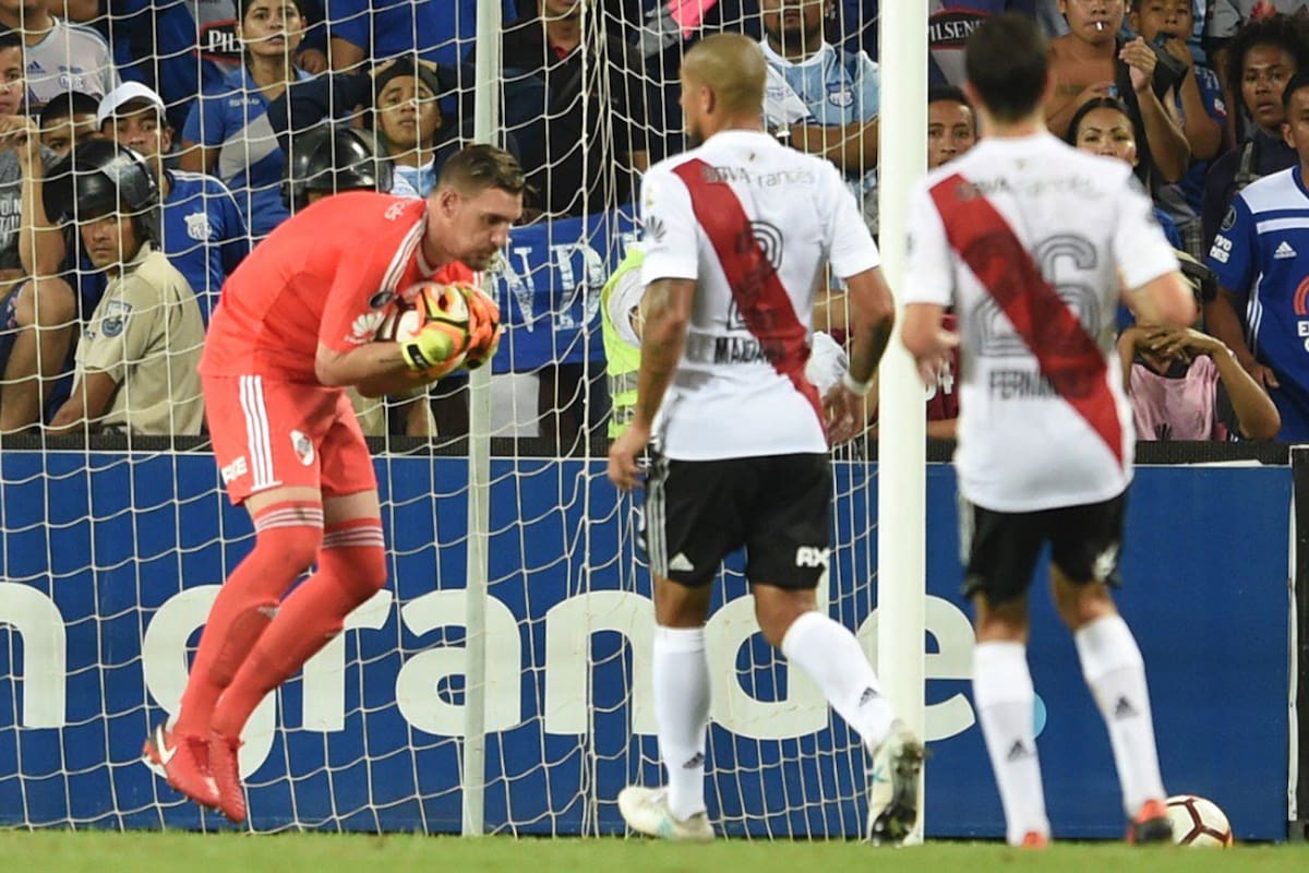 Armani, otra vez figura de River