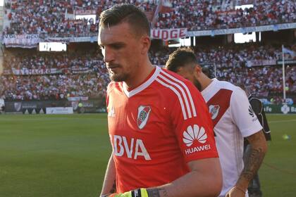 Armani podría apurar el regreso a pesar de la dolencia en la pierna derecha