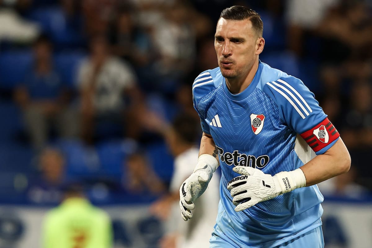 Armani pudo jugar apenas 45 minutos ante Vélez, después de una ausencia de 90 días en el arco de River