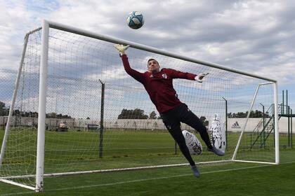 Armani vuela en el entrenamiento de este martes. No jugará contra Arsenal.