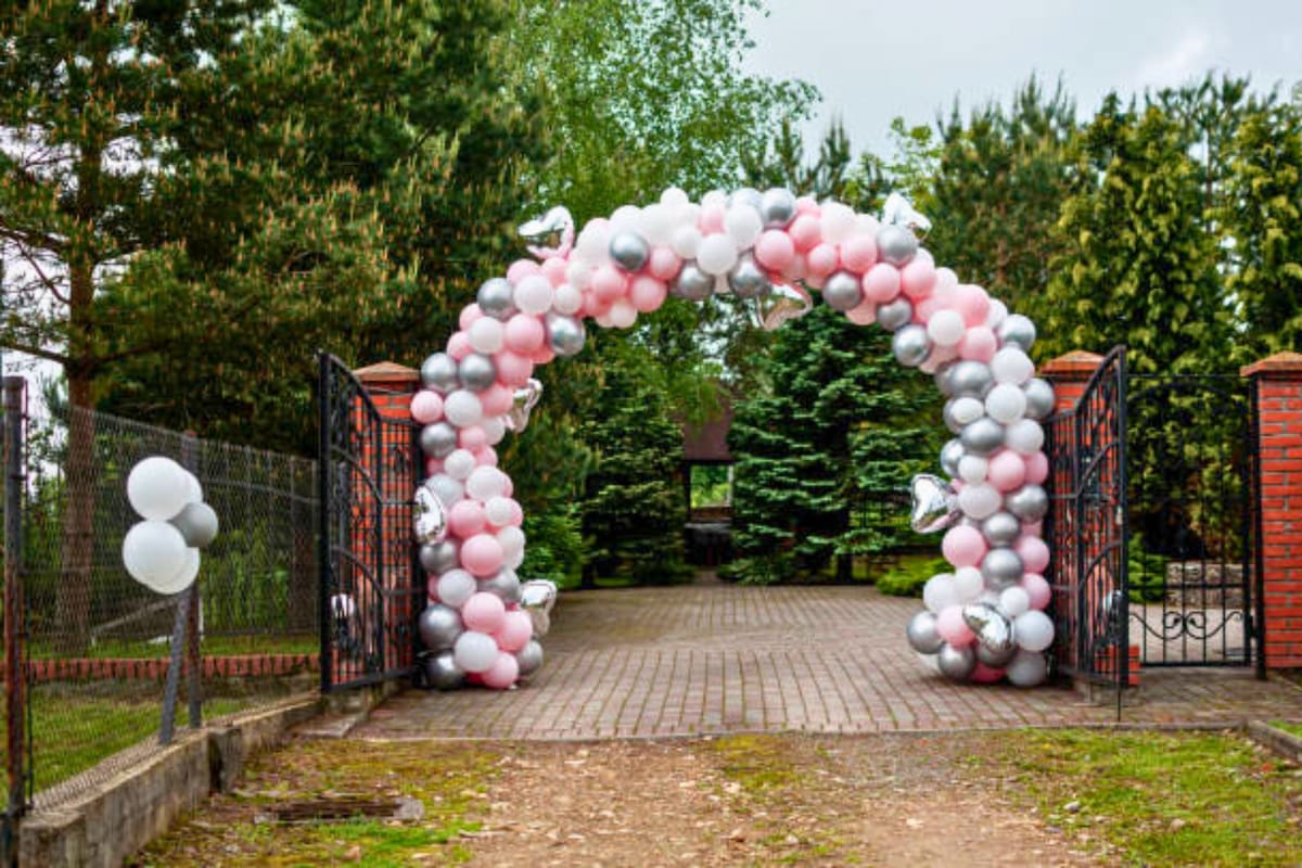 Armar un arco de globos tiene cuatro pasos sencillos; los detalles, a continuación