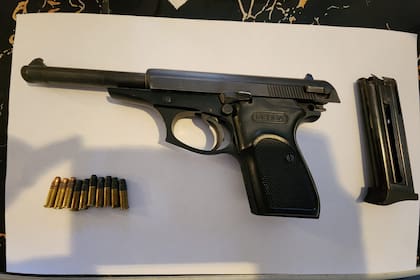 Armas de fuego incautadas en el allanamiento en Ciudad Oculta