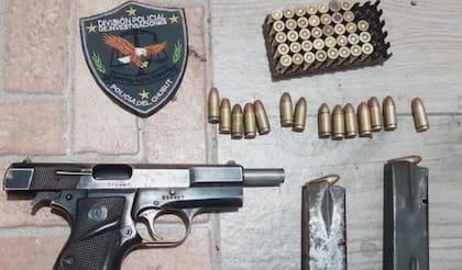 Armas de fuego y municiones formaron parte de las pruebas recolectadas para definir la prisión preventiva de uno de los imputados.