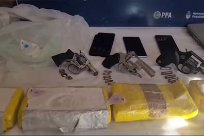 Armas y droga secuestradas a la banda del narcopiloto Julio Rodríguez Granthon