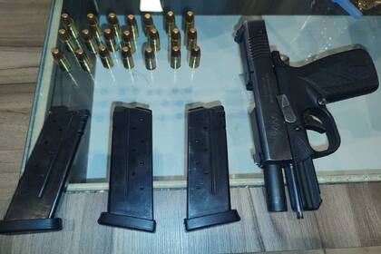Armas y municiones secuestradas a una banda narco en Mendoza