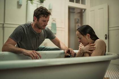 Armie Hammer y Dakota Johnson en Wounds, película original de Netflix