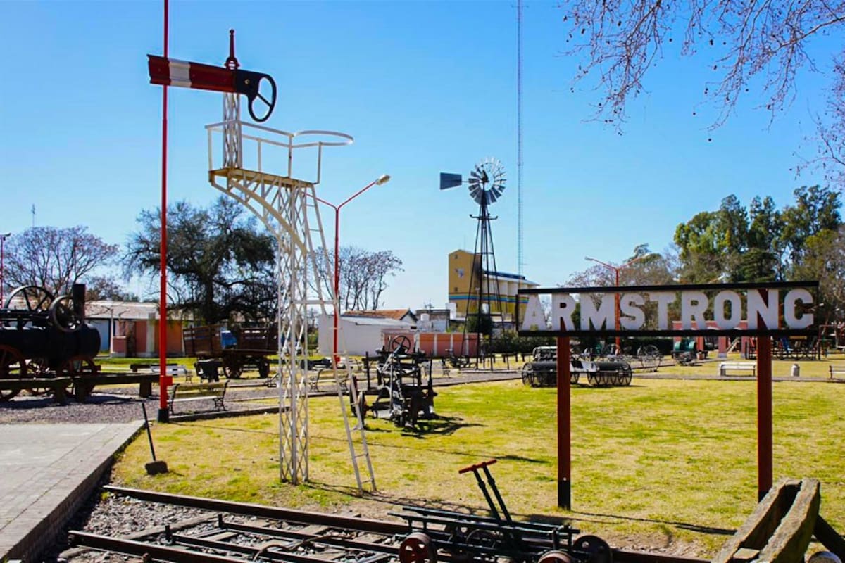 Armstrong, Santa Fe