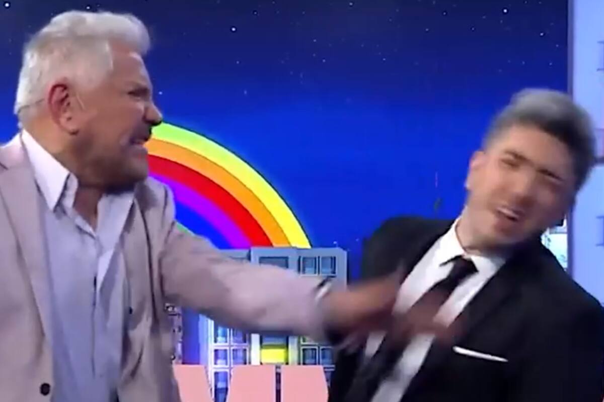 Arnaldo André sorprendió a Jey Mammon con un cachetazo en vivo en su programa Los Mammones