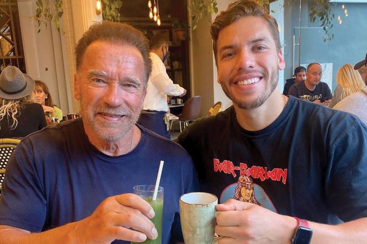 Arnold mantiene una gran relación con su hijo extramatrimonial.