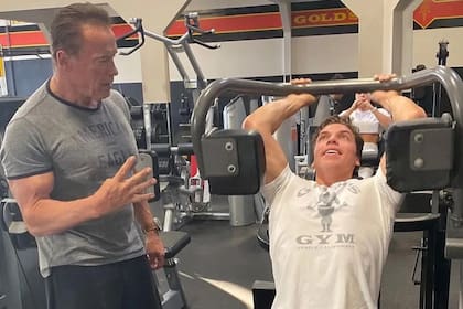 Arnold Schwarzenegger entrena intensamente a su hijo Joseph Baena