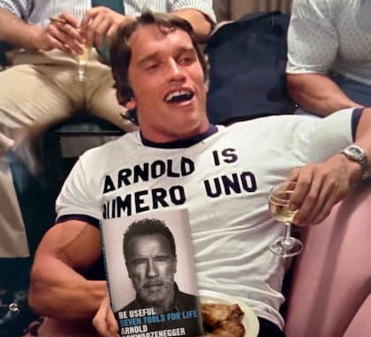 Arnold Schwarzenegger es autor del libro Sea útil: Siete herramientas para la vida