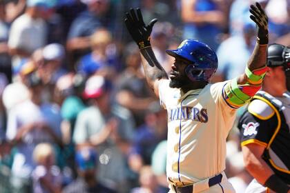 Arozarena conecta su 14to jonrón y los Marineros blanquean a los Piratas por tercer juego seguido