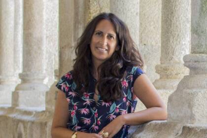 La escritora María Oruña basó su última novela, El bosque de los cuatro vientos, en la historia de los anillos de los obispos