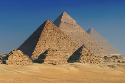 En 1872, Dixon encontró el artefacto mezclado con otros objetos en la Cámara de la Reina de la Pirámide de Giza