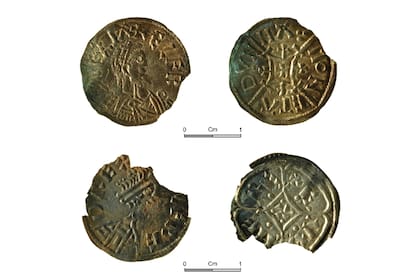 Aparecieron 300 monedas de forma extraña y una gran cantidad de joyas de oro y plata