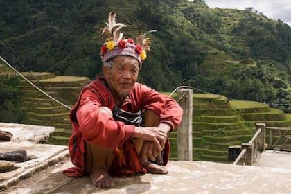 Un miembro de la tribu Ibaloi con ropas tradicionales