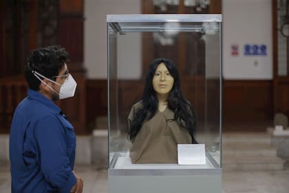 Un equipo de arqueólogos reveló el rostro de una antigua noble peruana de hace 3700 años, conocida como "La dama de El Paraíso". La imagen pudo ser captada gracias a una innovadora técnica de reconstrucción a partir de su cráneo y huesos