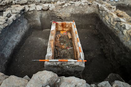 Arqueólogos descubren un sarcófago romano de 1.700 años en Budapest