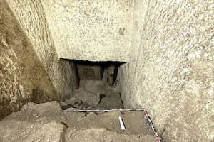 Arqueólogos egipcios hallaron la tumba de una sacerdotisa de hace 4000 años a 15 metros de profundidad