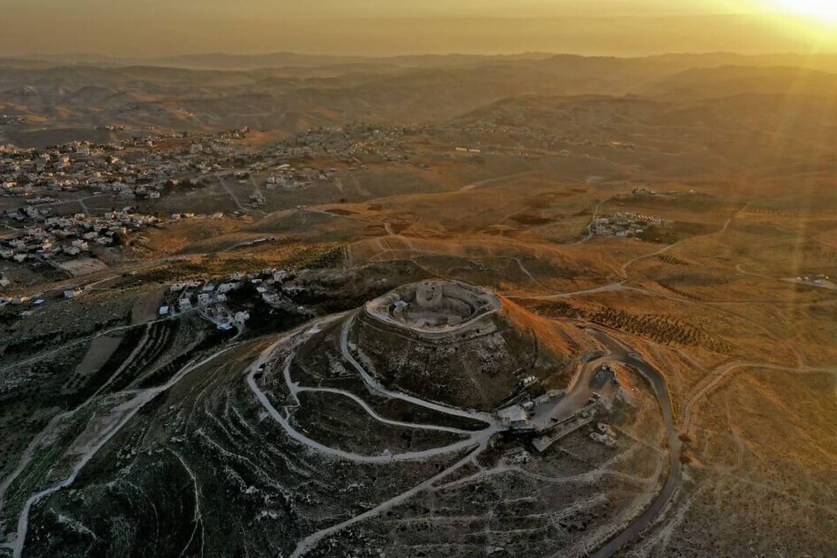 Arqueólogos israelíes descubrieron nuevos espacios del hogar del monarca de Judea, que fue contruido entre los años 23 y 15 antes de Cristo se encuentra al sudeste de Belén