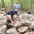Cómo descubrieron una ciudad maya oculta en la selva con una pirámide y 14 monumentos