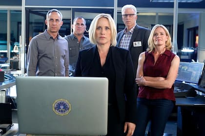 Arquette junto al equipo de CSI