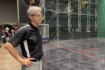 "Arra" es toda una leyenda del jai alai y ahora trabaja para revivirlo