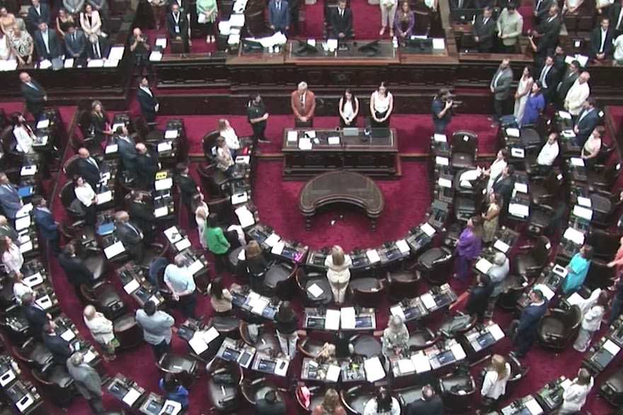 Ley ómmibus: con el apoyo de los bloques dialoguistas y tres peronistas, el Gobierno consiguió el quorum y comienza un largo debate