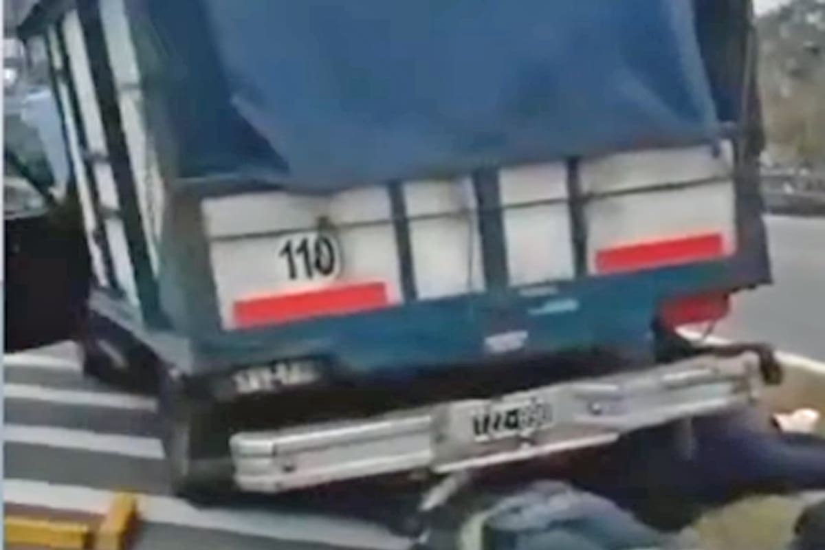 Arreglaba su camioneta y murió aplastadao