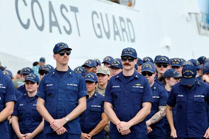 Arrestan a esposa de miembro de Guardia Costera de EEUU por visa vencida tras revisión en base naval