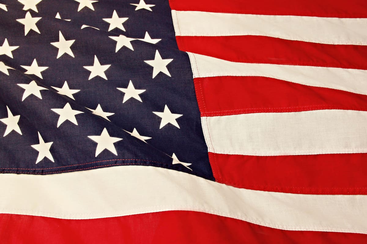 Arrestan a exjefa de grupo de derechos civiles de EE.UU. por presunto pago a informantes con donaciones