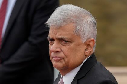 Arrestan a expresidente de Sri Lanka Wickremesinghe por presunto uso indebido de fondos estatales