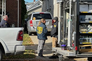 Arrestan a varias personas en Michigan por plan de ataque en Halloween, dice director del FBI