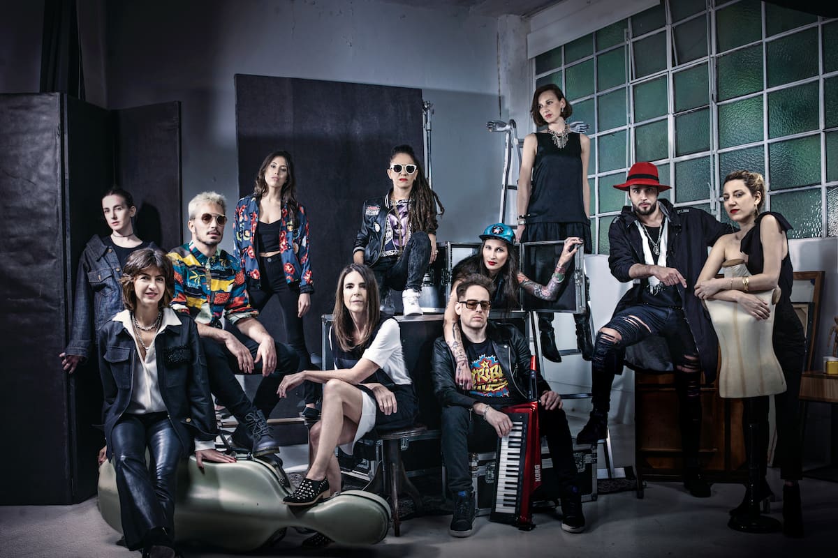 Arriba, Agustina Dubié, Sofía Sarkany, Miss Bolivia, Nat Cekauskas, Catarina Spinetta, Dante Spinetta, Noel Romero. Abajo: Evangelina Bomparola, Emmanuel Horvilleur, María Eugenia Farrell, Nico Cota