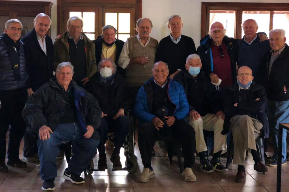 Arriba, de izquierda a derecha: Jorge Dartiguelongue, Roberto Cazenave, Agustín Silveyra, Enrico Neri, Eduardo España, Manuel Beccar Varela, Ricardo Handley, Héctor Méndez, Carlos Contepomi. Abajo: Nicanor González del Solar, Adolfo Etchegaray, Juan Benzi, Guillermo Illia, Luis Gradín.