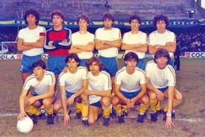 Arriba: Dos Santos, Walter Medina, Franco, Rubén Manfredi, Jorge Latorre y Denny Ramírez. Abajo: Tuta Torres, Vales, Fabián Peruchena, Tessone y Fornés